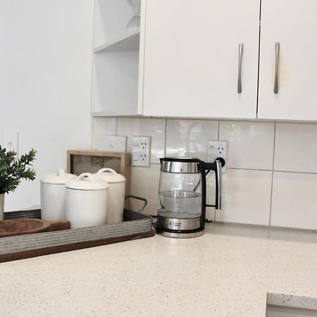 5-Min Walk To Village - Havelock North Holiday Home With Spa Pool Ngoại thất bức ảnh
