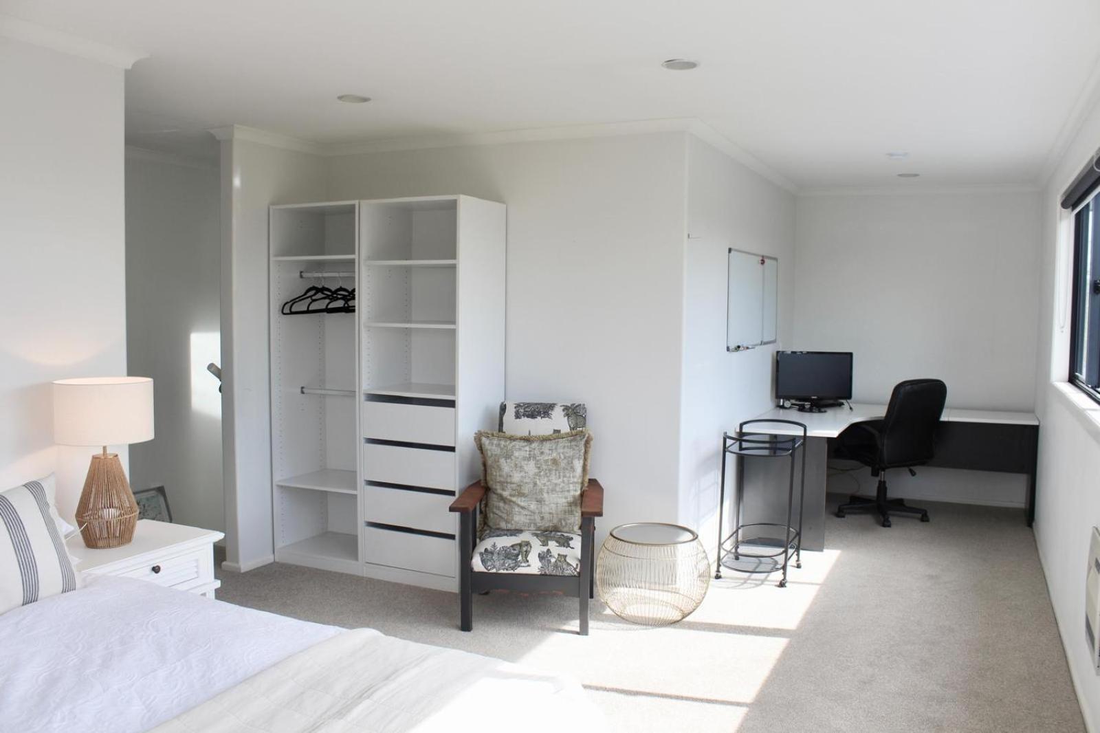 5-Min Walk To Village - Havelock North Holiday Home With Spa Pool Ngoại thất bức ảnh