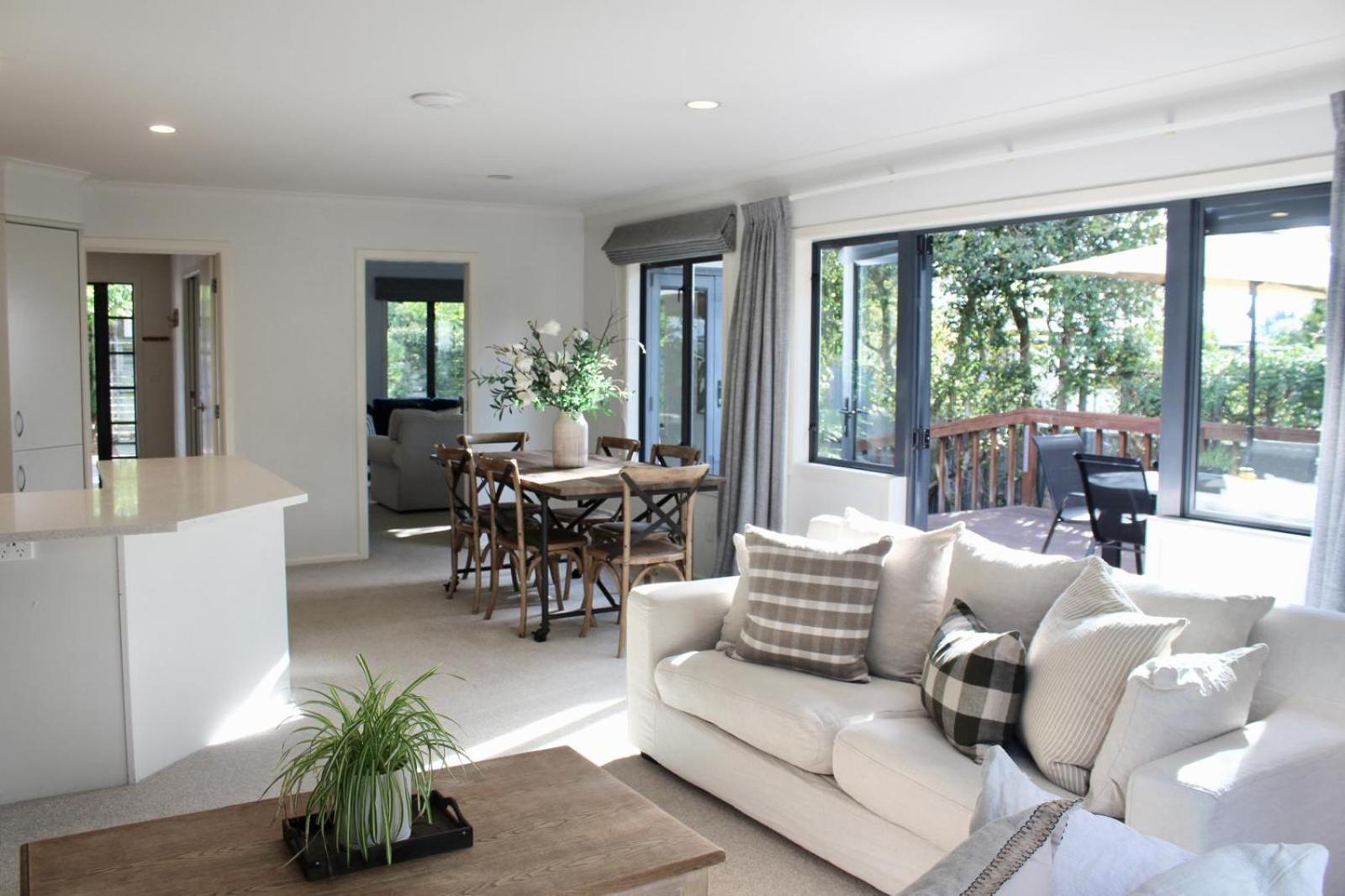 5-Min Walk To Village - Havelock North Holiday Home With Spa Pool Ngoại thất bức ảnh