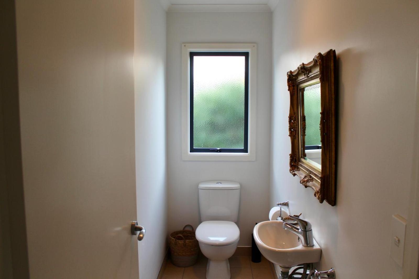 5-Min Walk To Village - Havelock North Holiday Home With Spa Pool Ngoại thất bức ảnh