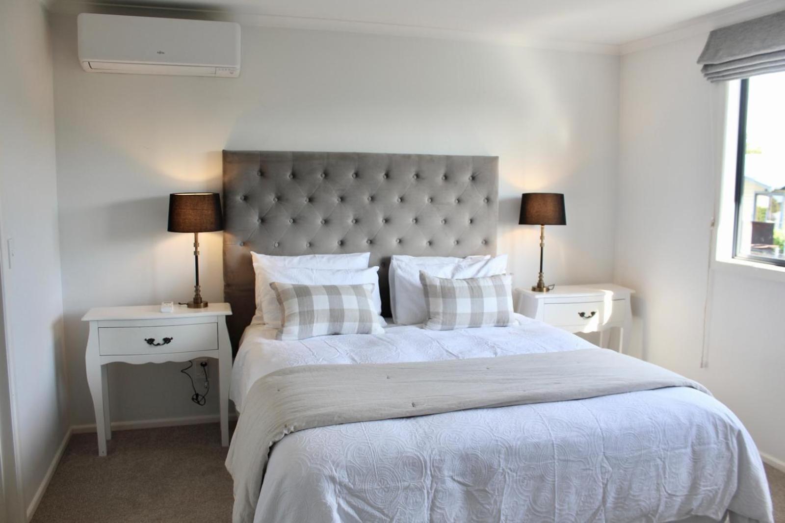 5-Min Walk To Village - Havelock North Holiday Home With Spa Pool Ngoại thất bức ảnh